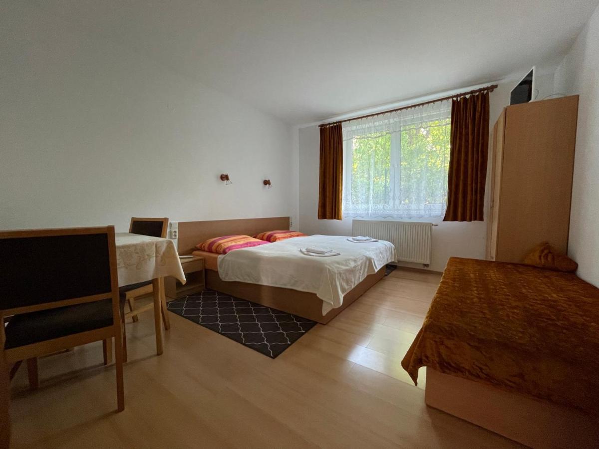Appartement Privat Hotos à Liptovský Mikuláš Extérieur photo