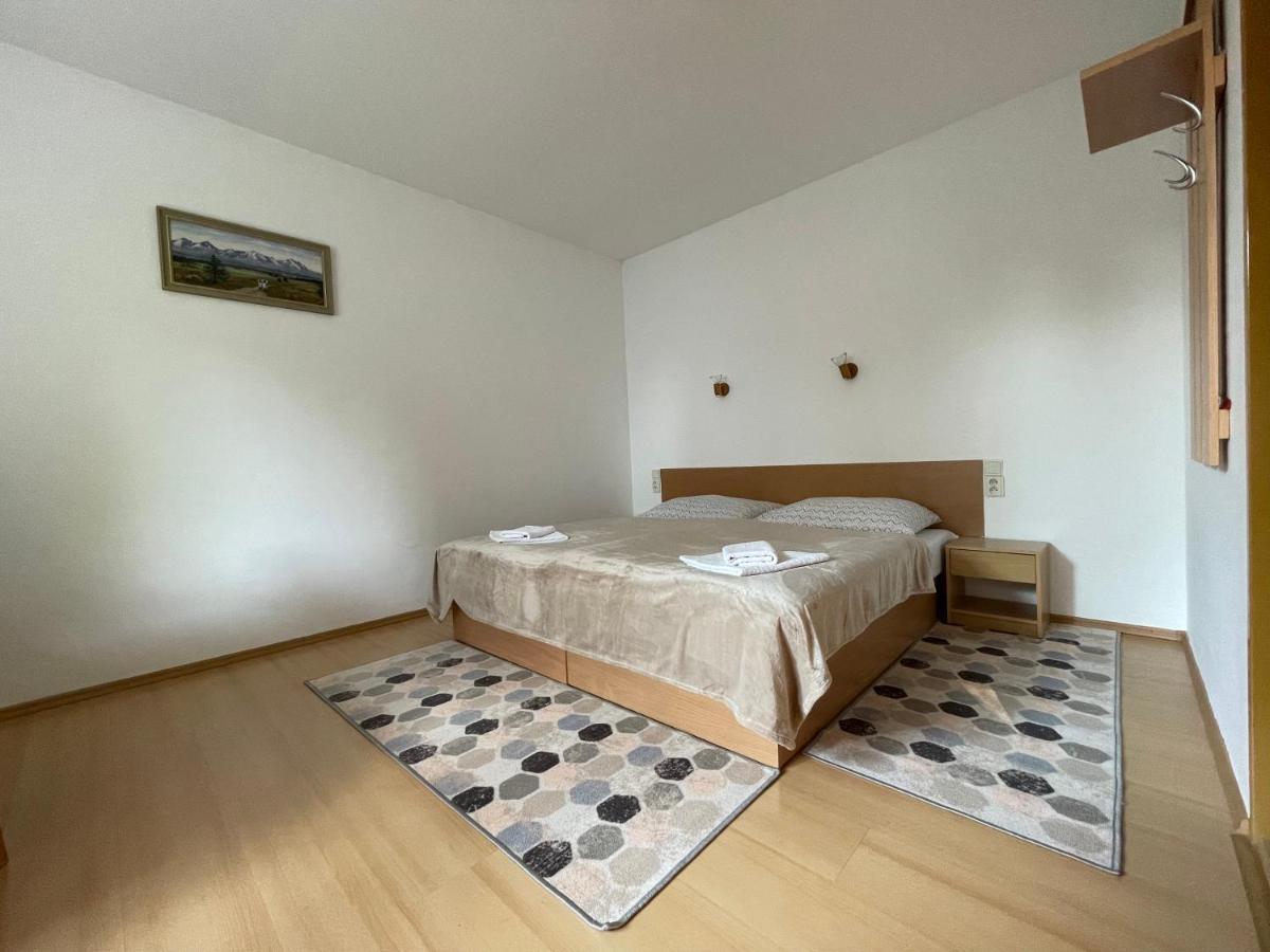 Appartement Privat Hotos à Liptovský Mikuláš Extérieur photo